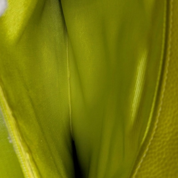 CHANEL CC CAVIAR CHAIN TOTE - Picture 10 of 13